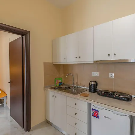 Le Petit Paris Apartman Panajía