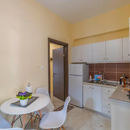 Le Petit Paris Apartman Panajía