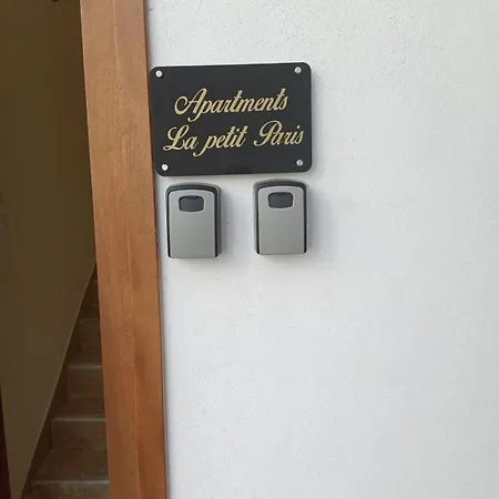 Le Petit Paris باناجيا